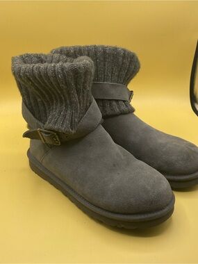 UGG Cambridge boots in gray
